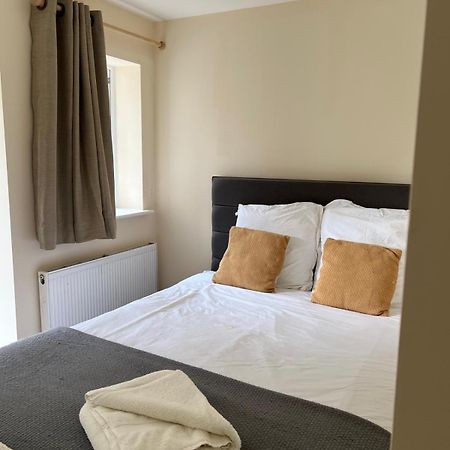 Ybc Court, Aldershot Apartment Bagian luar foto
