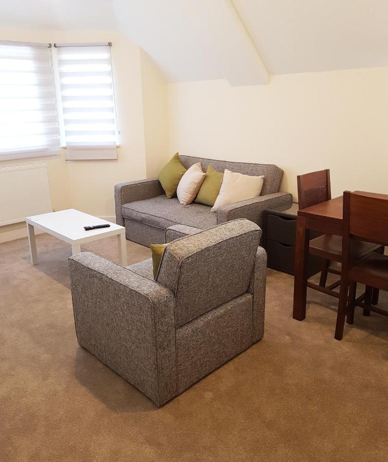 Ybc Court, Aldershot Apartment Bagian luar foto