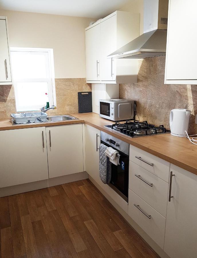 Ybc Court, Aldershot Apartment Bagian luar foto