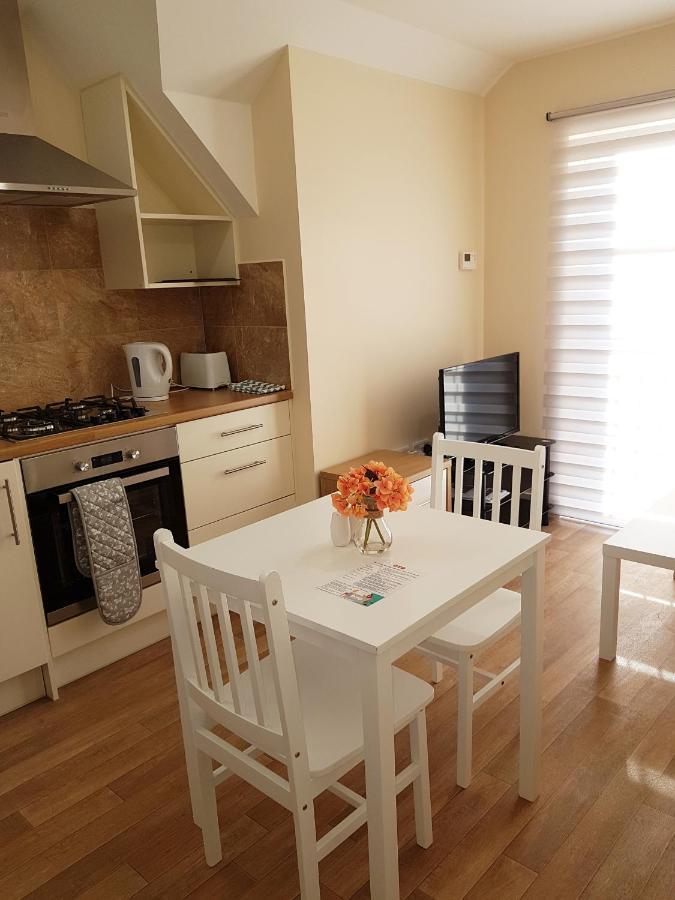 Ybc Court, Aldershot Apartment Bagian luar foto