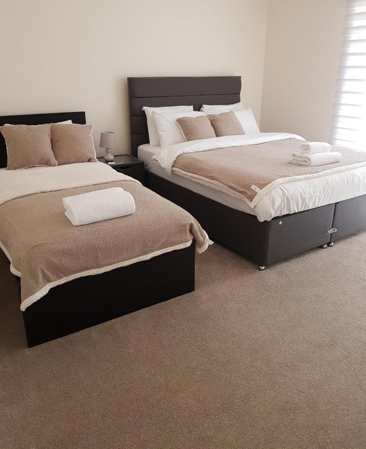 Ybc Court, Aldershot Apartment Bagian luar foto