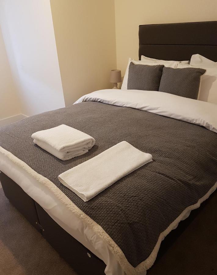 Ybc Court, Aldershot Apartment Bagian luar foto