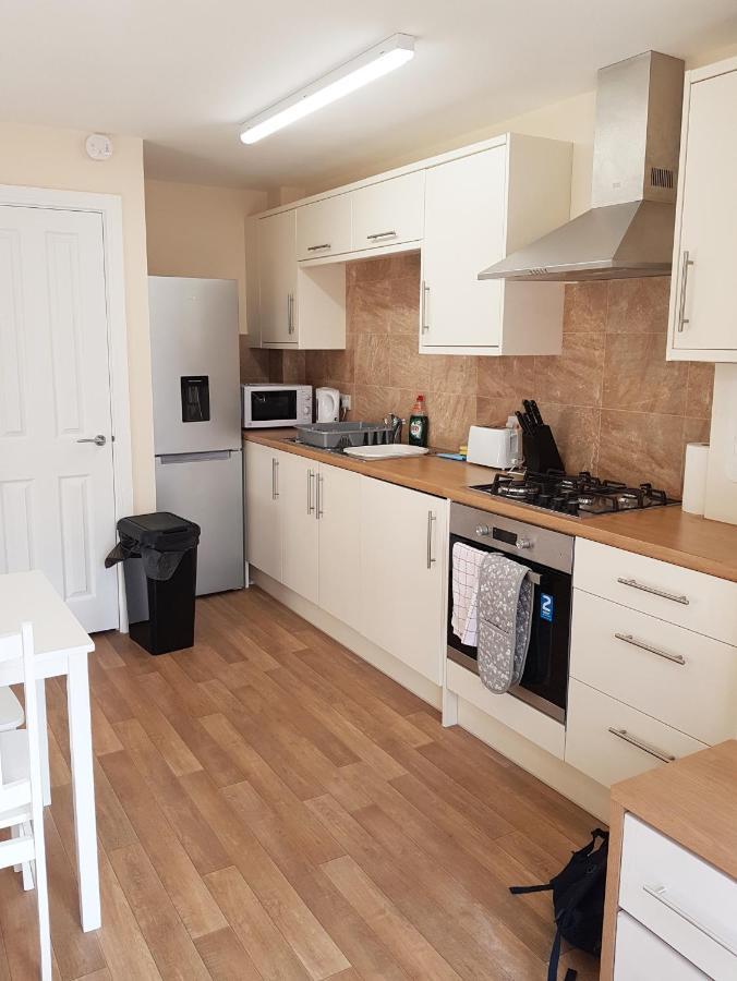 Ybc Court, Aldershot Apartment Bagian luar foto