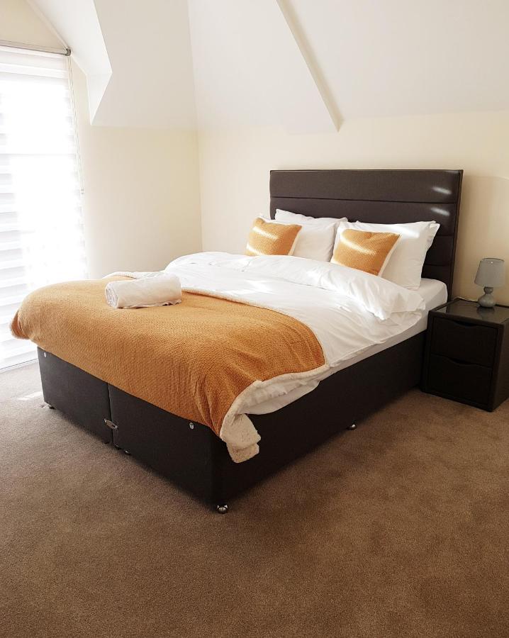 Ybc Court, Aldershot Apartment Bagian luar foto