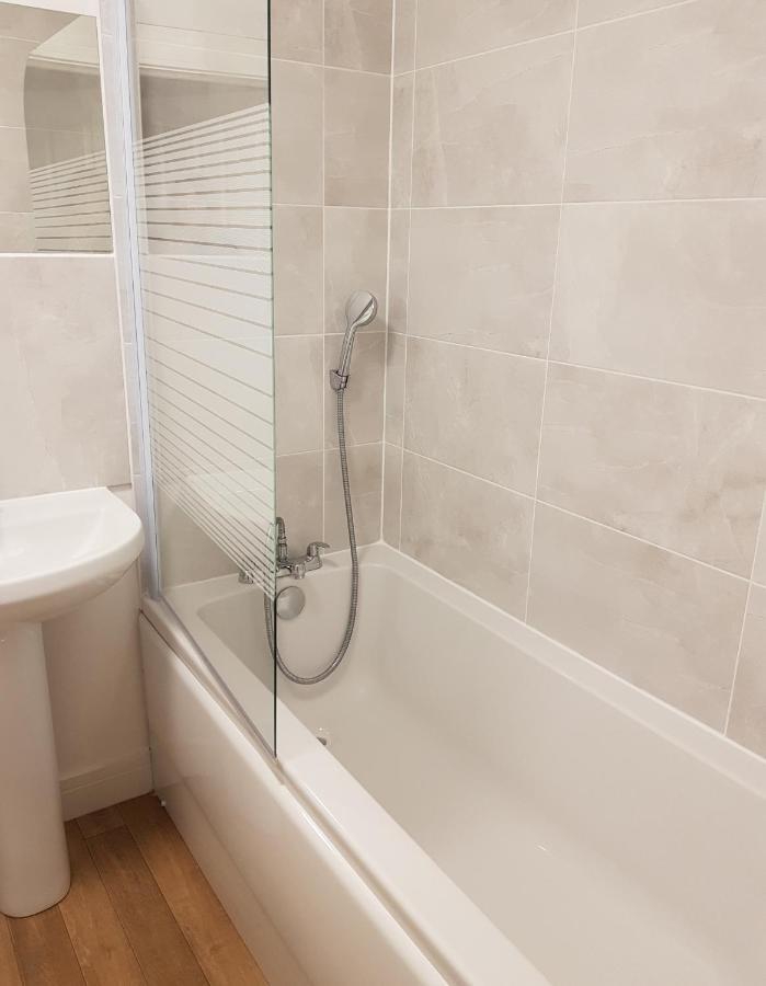 Ybc Court, Aldershot Apartment Bagian luar foto