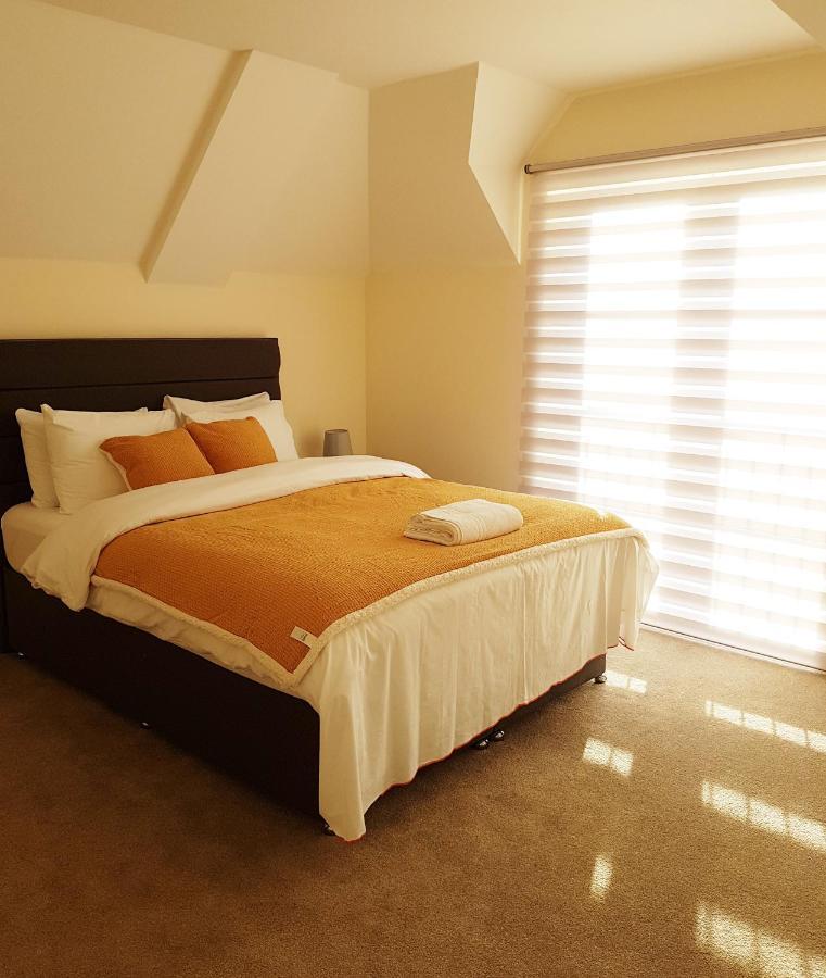 Ybc Court, Aldershot Apartment Bagian luar foto