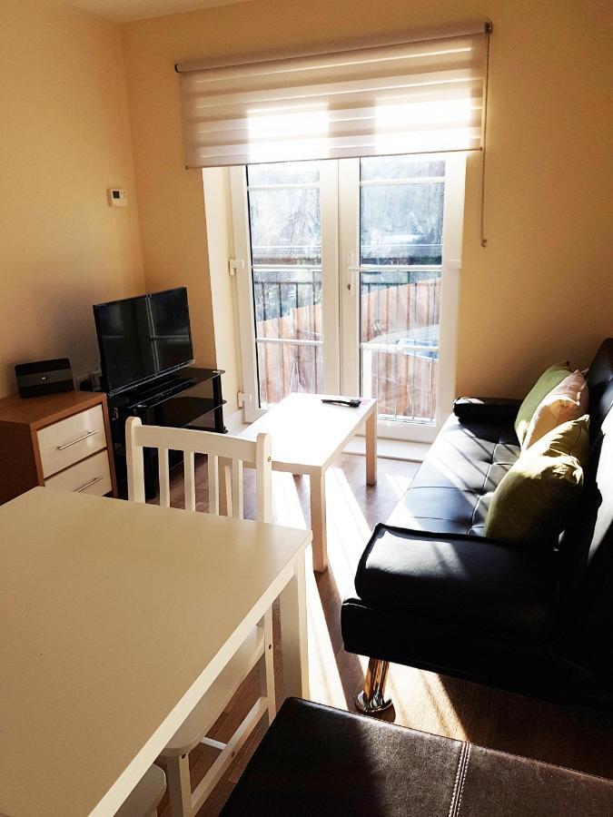 Ybc Court, Aldershot Apartment Bagian luar foto