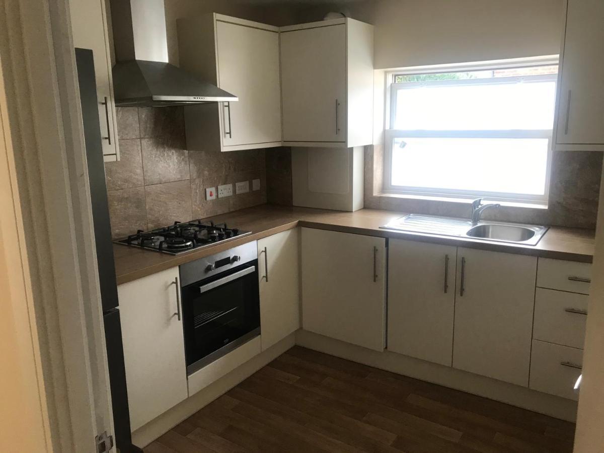 Ybc Court, Aldershot Apartment Bagian luar foto