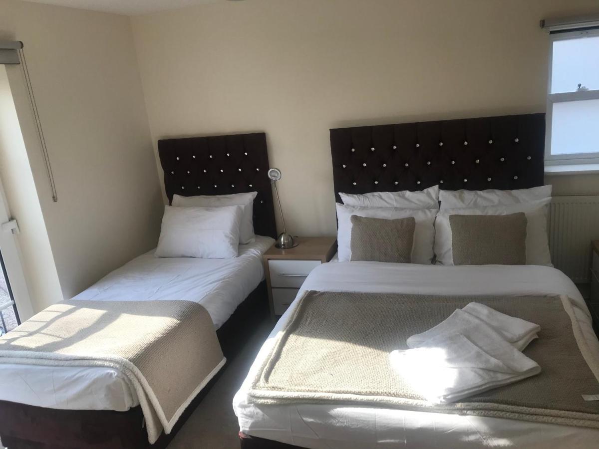 Ybc Court, Aldershot Apartment Bagian luar foto