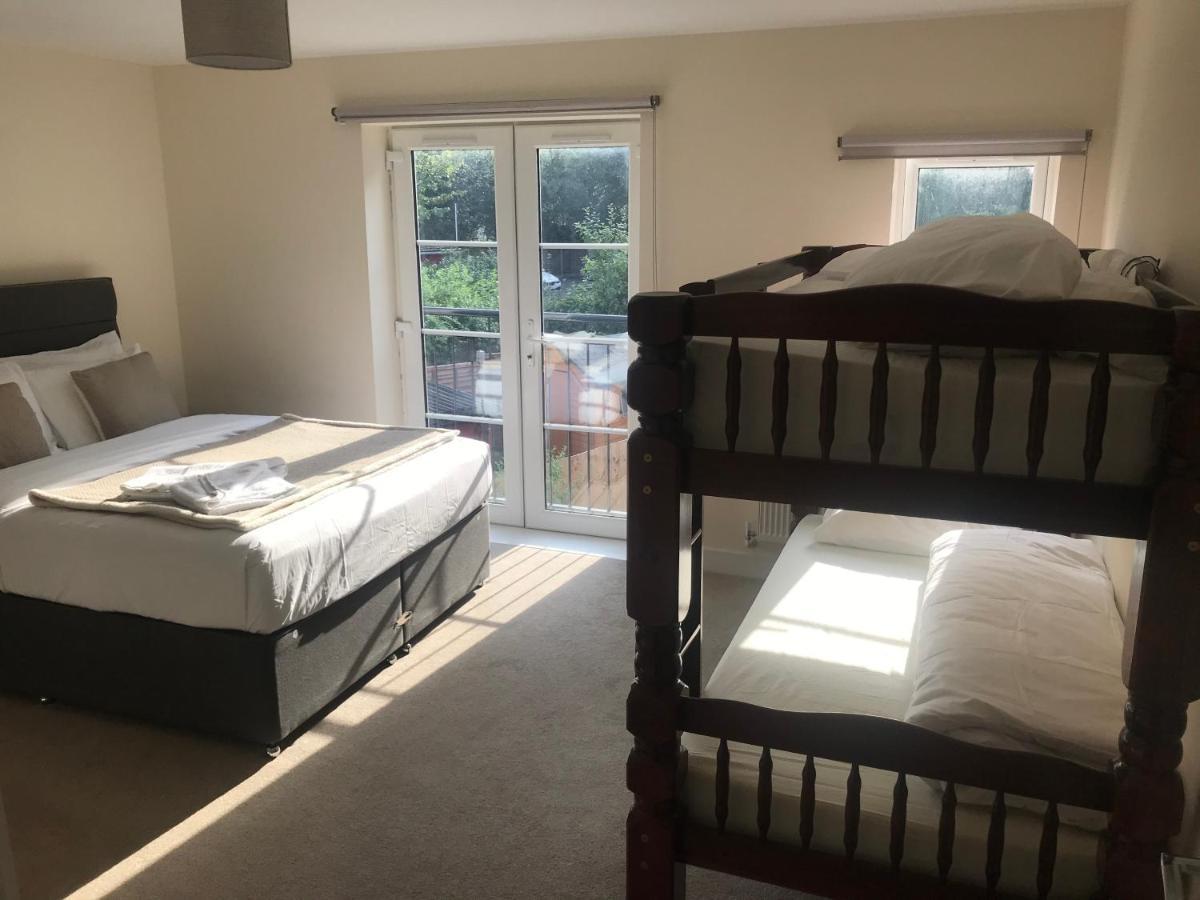 Ybc Court, Aldershot Apartment Bagian luar foto
