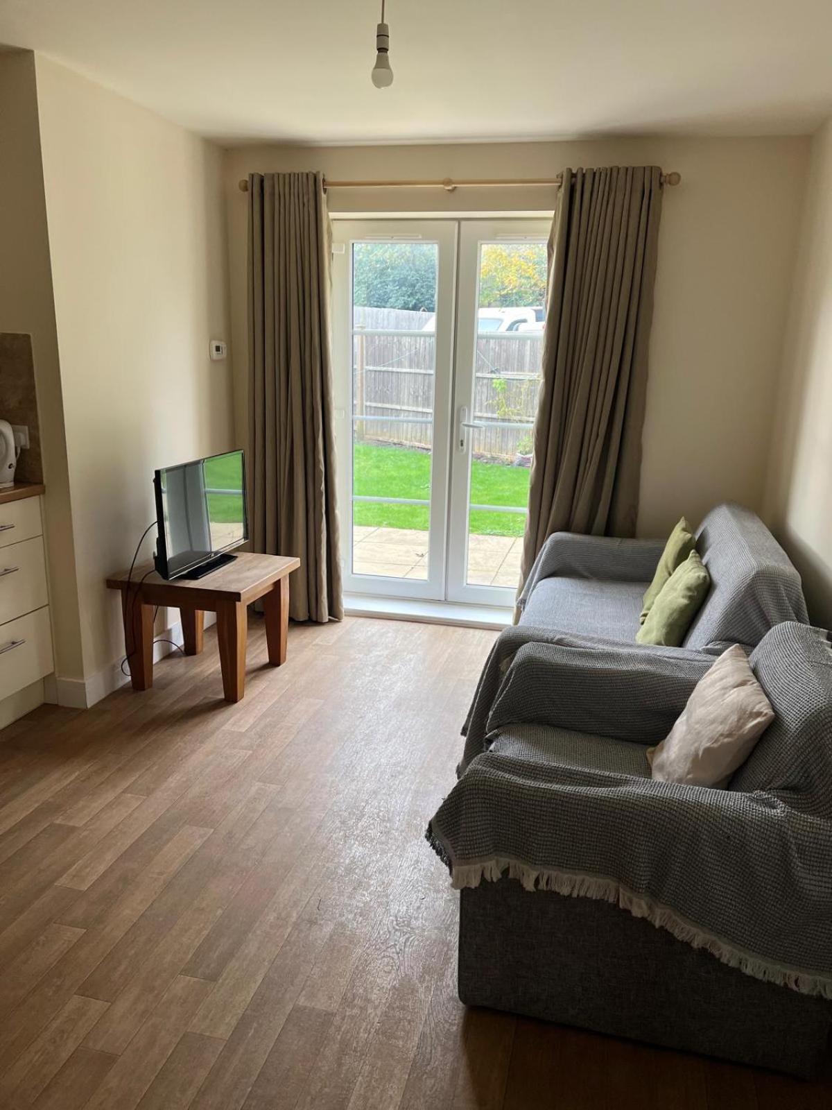 Ybc Court, Aldershot Apartment Bagian luar foto