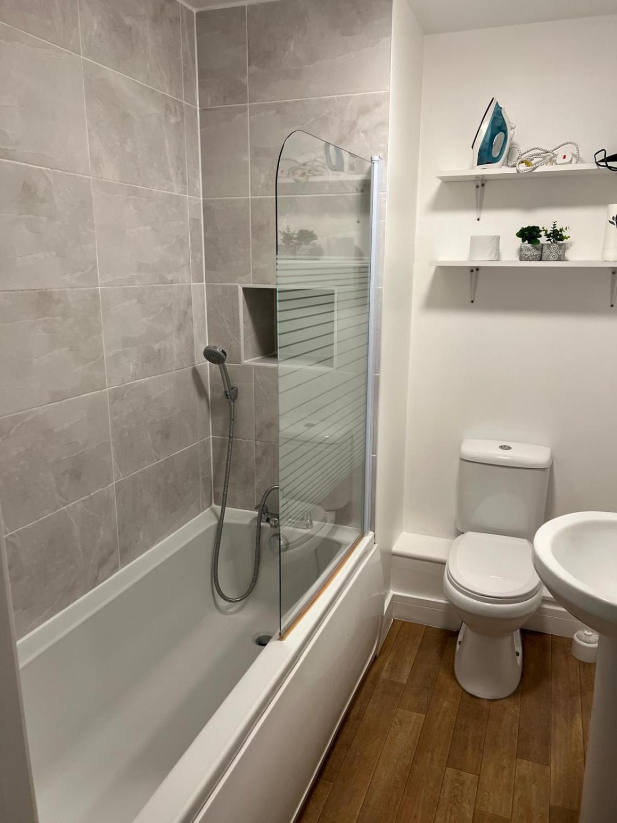 Ybc Court, Aldershot Apartment Bagian luar foto